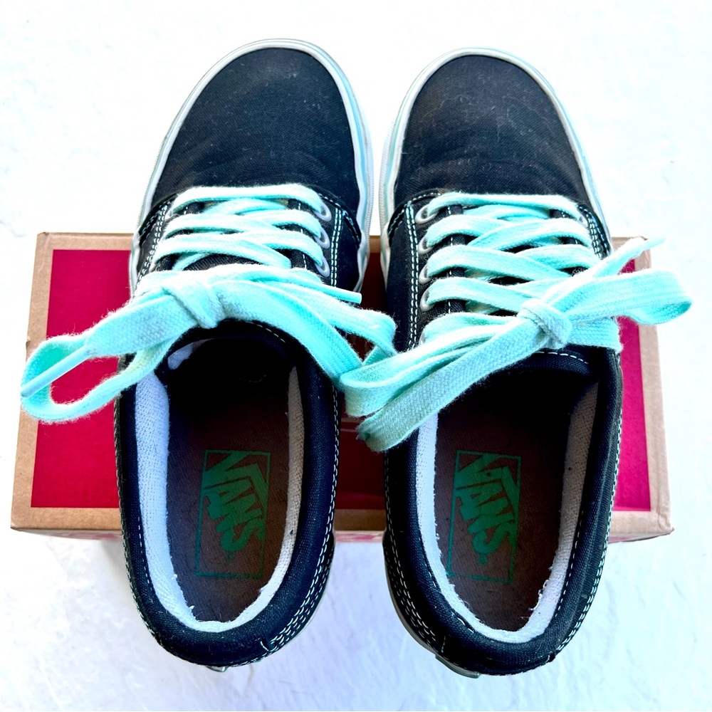 Vans World #1 Skateboard Sneakers Women's 6.5 Low Top Green Lace-Up Black Canvas